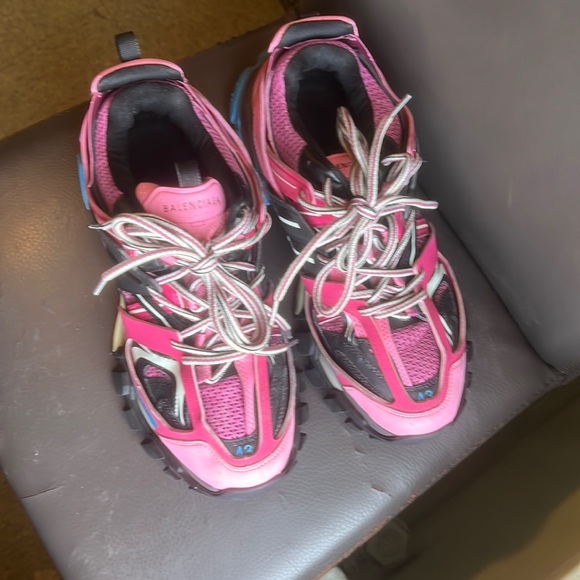 Balenciaga sneaker barely worn the two little nicks come from moving.